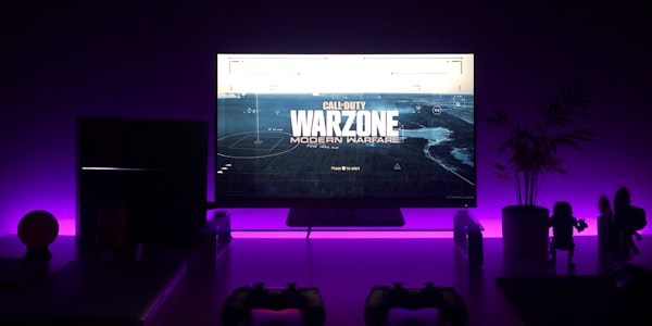 CS2 Major锦标赛决赛瞬间 - 选手专注瞄准的侧脸